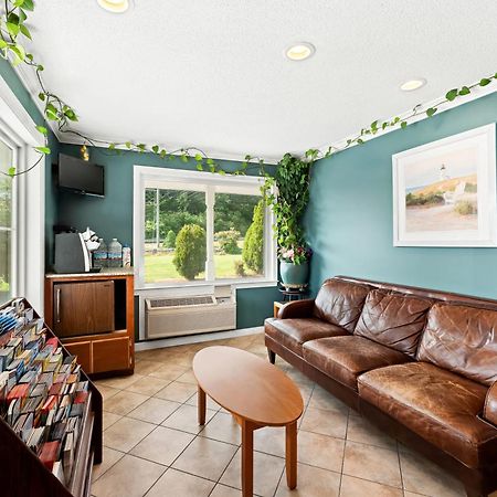 Americas Best Value Inn Stonington Mystic Exteriör bild